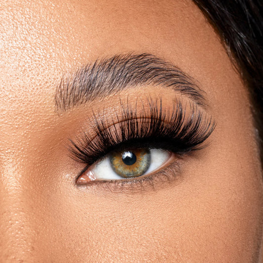 Cejas y Piel: La Importancia del Skincare en Tu Rutina de Cejas